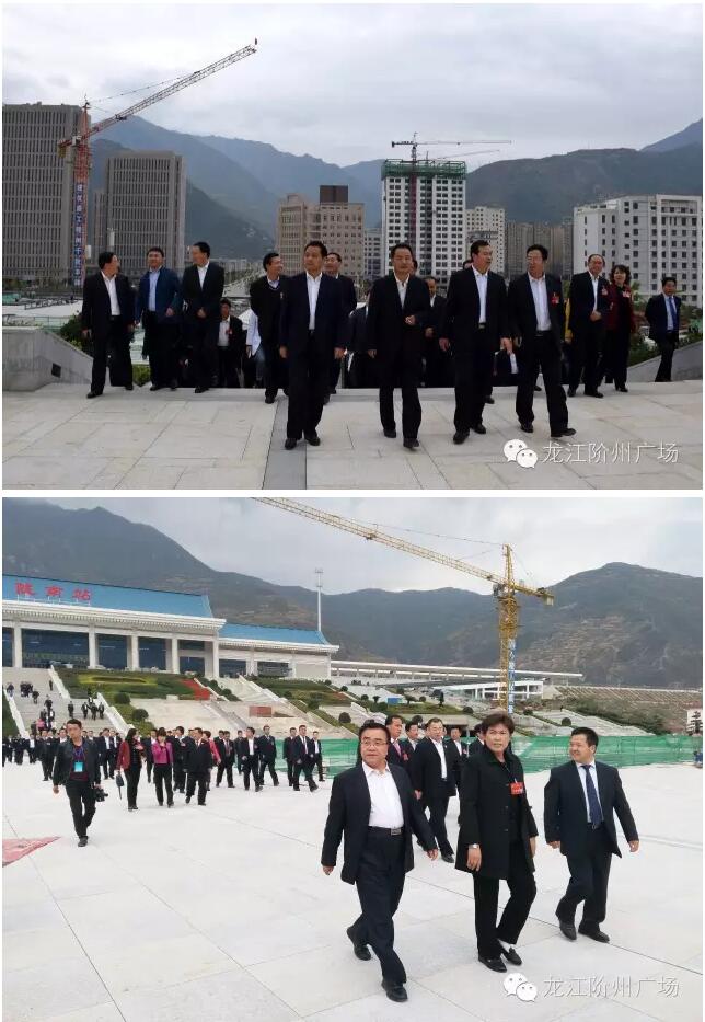 隴南第四次黨代會(huì)代表參觀(guān)隴南站---站前階州廣場(chǎng)