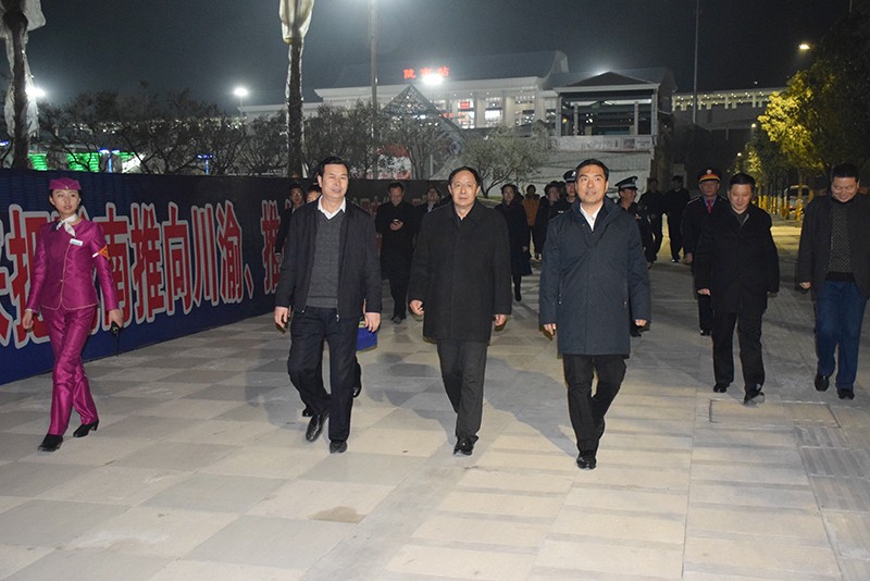 省委副書記歐陽堅(jiān)一行視察隴南站階州廣場(chǎng)