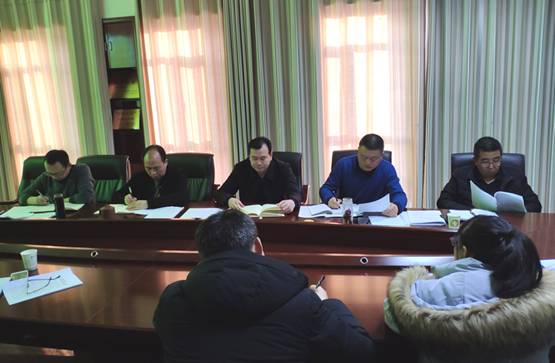 隴南市龍江城鄉(xiāng)發(fā)展集團公司召開黨委中心組理論學習(擴大)會議