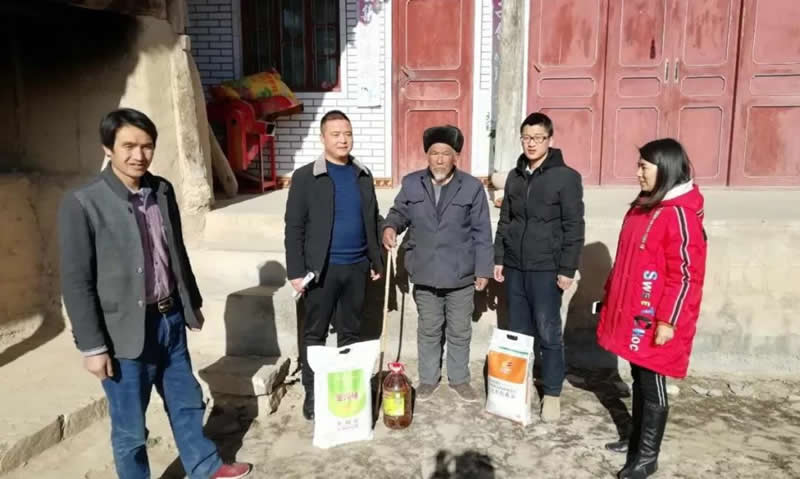 堅持精準(zhǔn)幫扶，合力脫貧攻堅——市龍江城鄉(xiāng)發(fā)展集團、隴南太平洋財險公司聯(lián)合開展幫扶文縣橋頭鎮(zhèn)安子坡村2019年春節(jié)慰問活動