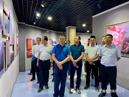 市龍江城鄉(xiāng)發(fā)展集團(tuán)黨委開展“不忘初心、牢記使命”紀(jì)念建黨98周年主題黨日活動(dòng)