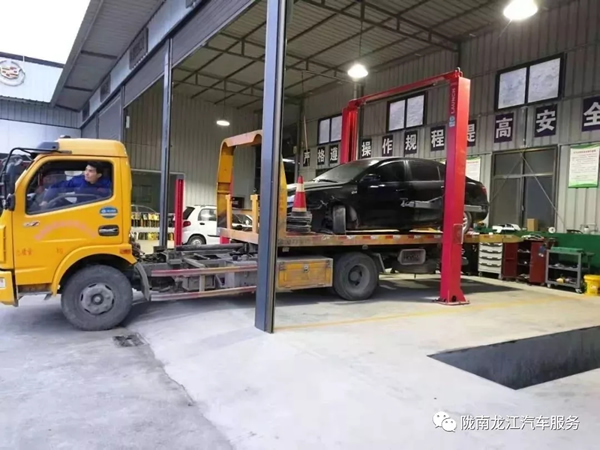 金錘鈑金，銀槍噴漆！龍江汽修值得信賴！