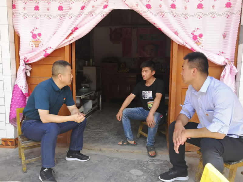 “感黨恩、憶黨史”，--市龍江城鄉(xiāng)發(fā)展集團公司開展慶祝建黨99周年主題黨日活動